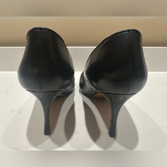 Manolo Blahnik Classic Black Leather Heels - size 9 / IT 39 - Picture 5 of 7